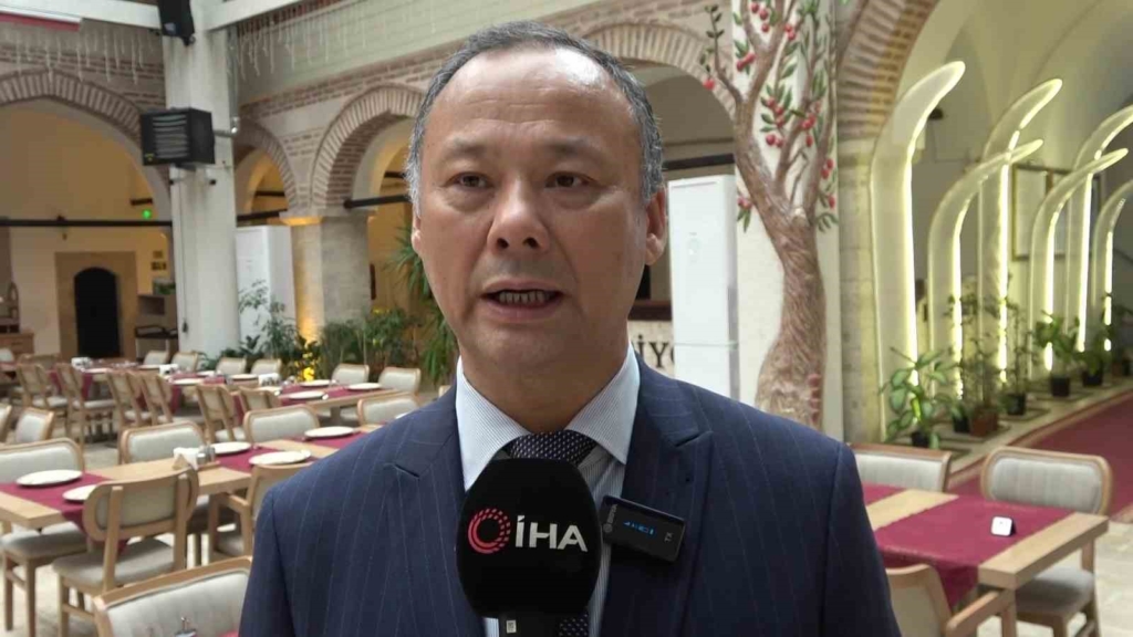 Büyükelçi Kazakbayev: "Kırgızistan ile Türkiye arasındaki ticaret hacmi hedefi 5 milyar dolar^"