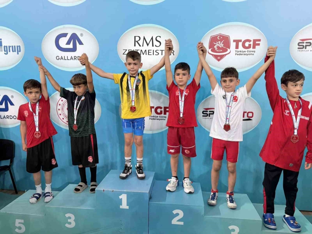 Minik pehlivan Ertuğrul Alp Tekin’den Türkiye Şampiyonası’nda çifte madalya