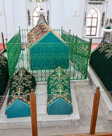 Bursa’da hanedan türbelerindeki puşideler yenileniyor