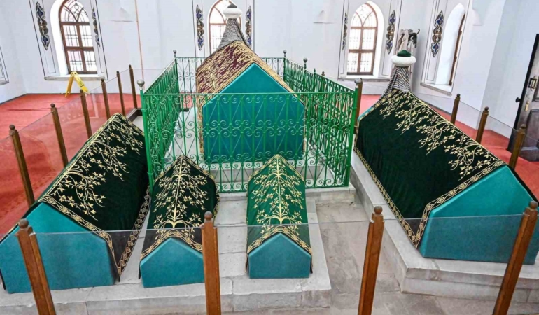 Bursa’da hanedan türbelerindeki puşideler yenileniyor