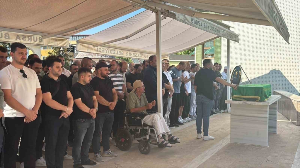 Trafik kazasında hayatını kaybeden minik Kerem Ali gözyaşları ile uğurlandı