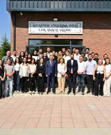 Vali Yılmaz sahadaki basın mensuplarıyla kahvaltıda bir araya geldi