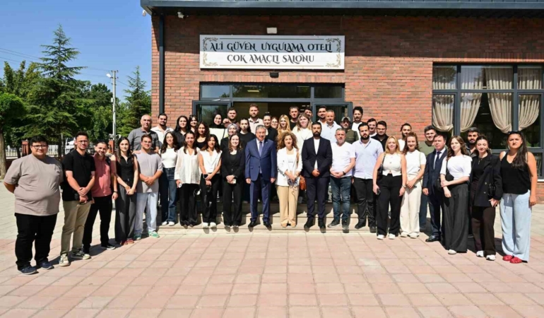 Vali Yılmaz sahadaki basın mensuplarıyla kahvaltıda bir araya geldi