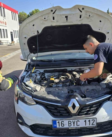 Otomobilin motorunda ilçe ilçe gezdi