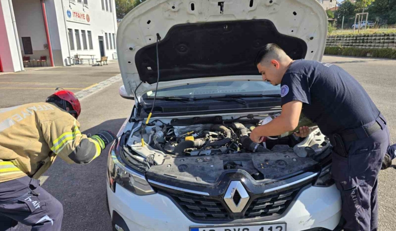 Otomobilin motorunda ilçe ilçe gezdi