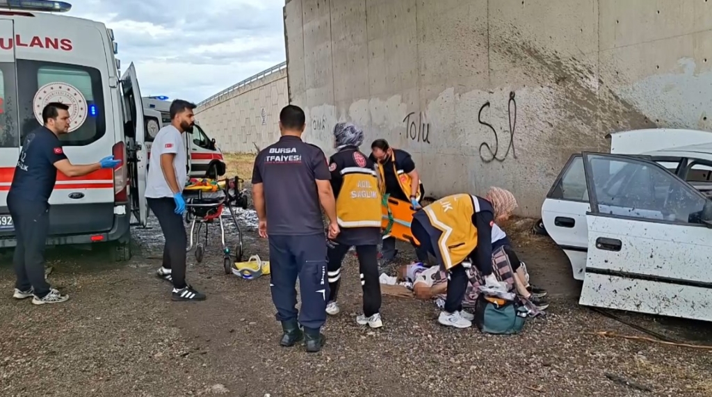 Bursa’da köprülü kavşakta feci kaza: 3 ölü, 2 ağır yaralı