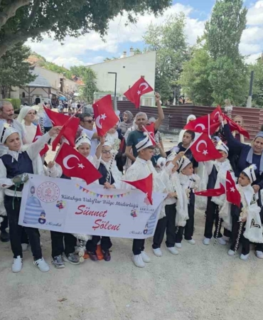 Kütahya’da 27 çocuk için vakıf geleneğiyle sünnet şöleni düzenlendi