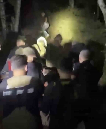 Patikadan yamaca düşerek mahsur kalan bir kişi, itfaiye tarafından kurtarıldı