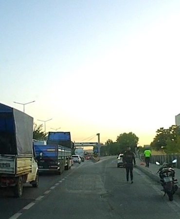 Motosikletten düşen kadın sürücü yaralandı