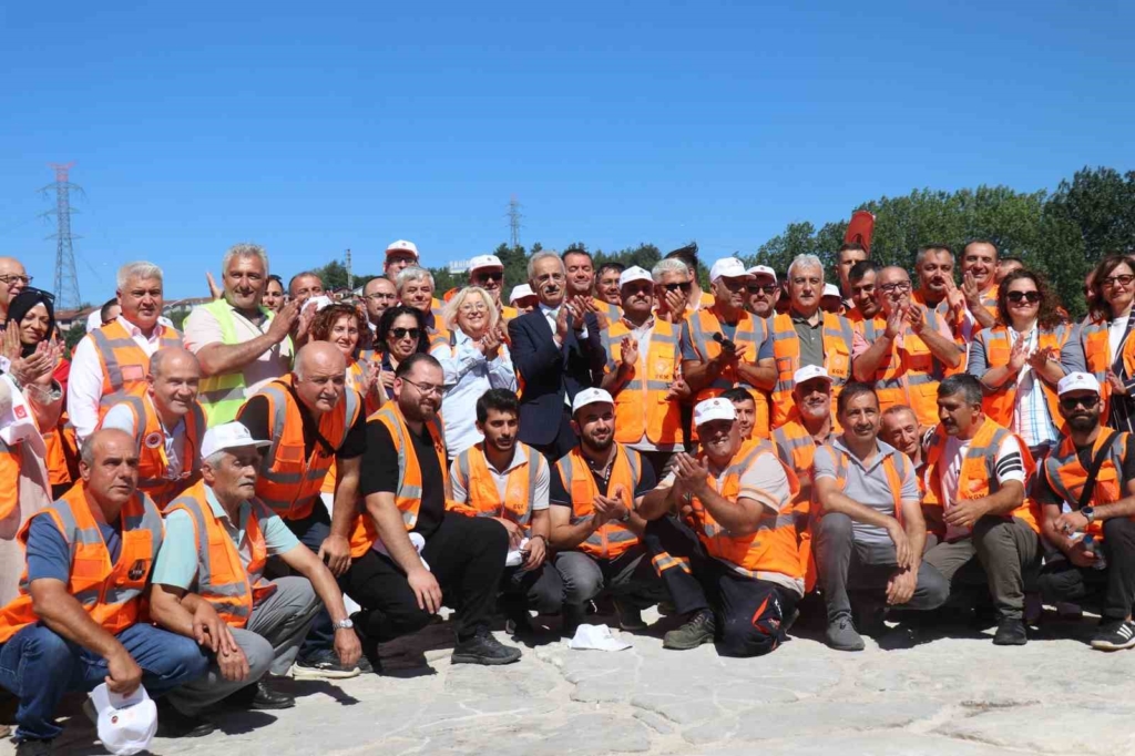 Bakan Uraloğlu: "Ayasofya ile yaşıt 1500 yıllık Sangarios Köprüsü’nü şehrimizin simgesi olarak yeniden canlandırdık"