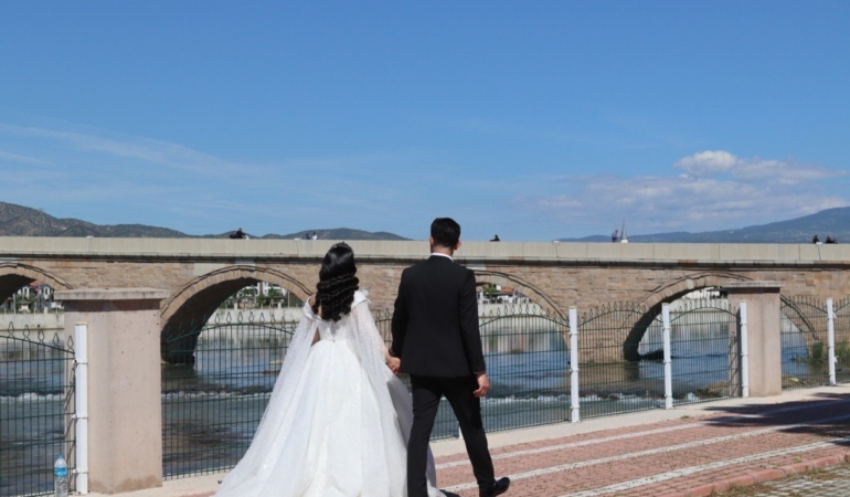 Horlamak hem boşanma hem tazminat sebebi