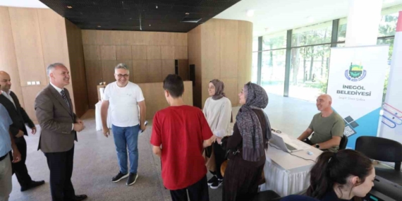 İnegöl Belediyesi tercih sürecinde de öğrencilerin yanında