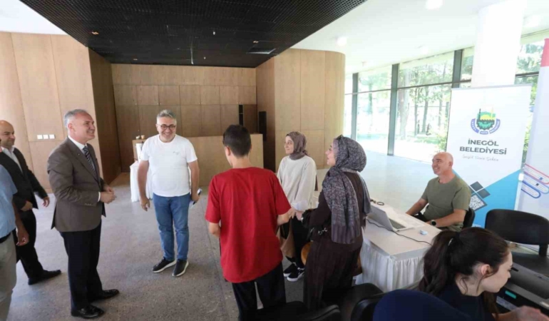 İnegöl Belediyesi tercih sürecinde de öğrencilerin yanında