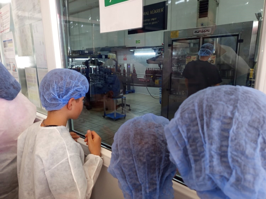 Koruma altındaki çocuklar üretimi yerinde gördü, meslekleri yakından tanıdı