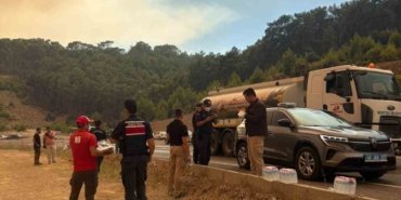 Türk Kızılay’dan yangın bölgelerinde hem ekiplere hem de vatandaşlara beslenme desteği