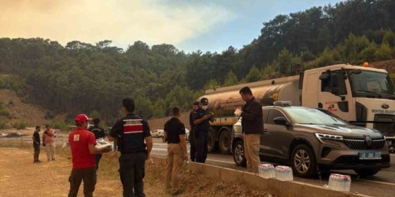 Türk Kızılay’dan yangın bölgelerinde hem ekiplere hem de vatandaşlara beslenme desteği