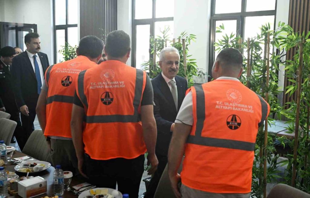 Bakan Uraloğlu’ndan Bolu Dağı Bakım İşletme Şefliğine ziyaret