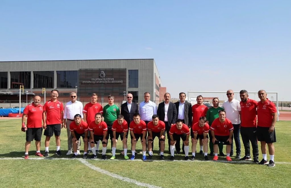 Down Futsal Milli Takımı’nın Genuine Cup için ABD’ye yolculuğu başladı