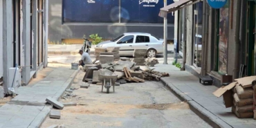 Bilecik’te 1 haftadır bitmeyen kaldırım yapımı esnafı çileden çıkardı