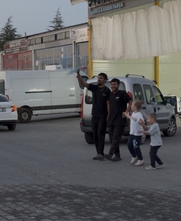 Tamir atölyesinde ‘halay’ molası