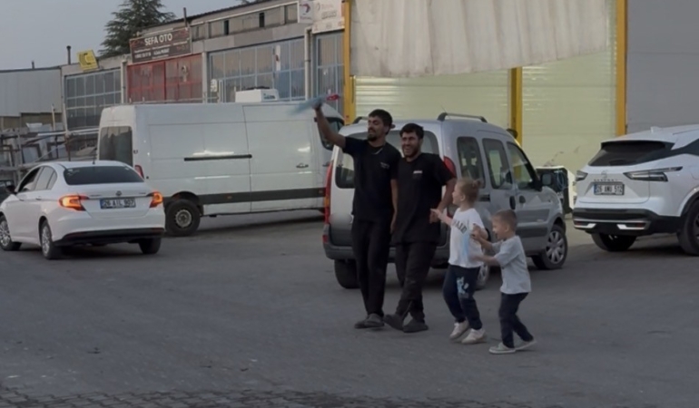 Tamir atölyesinde ‘halay’ molası