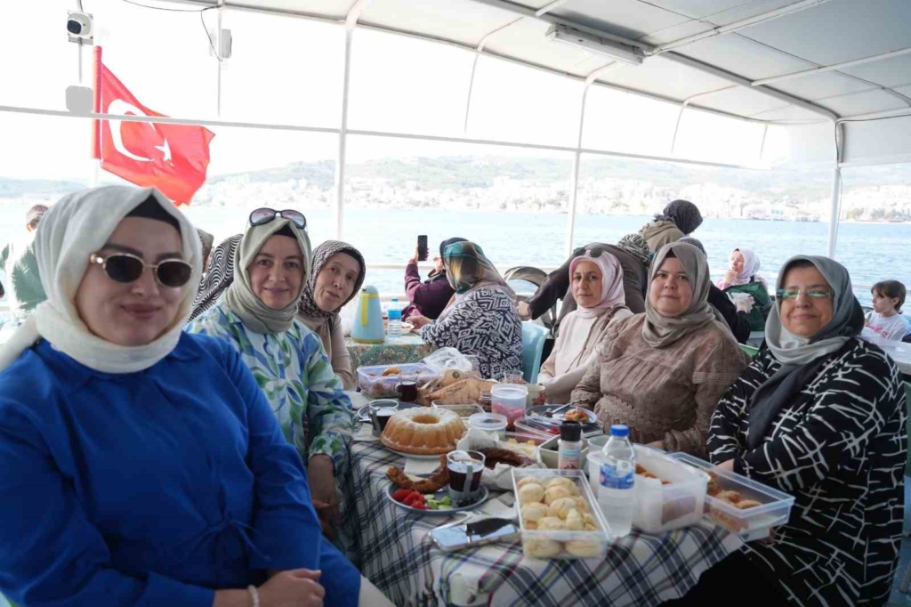 Yıldırımlı kadınlar, mavi turla buluşuyor