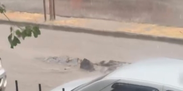 Karacabey’de şiddetli yağmur yolları göle çevirdi