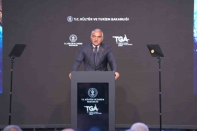 Bakan Ersoy: "Turizm geliri ilk 6 ayda 25,7 milyar dolar oldu"