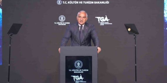 Bakan Ersoy: "Turizm geliri ilk 6 ayda 25,7 milyar dolar oldu"
