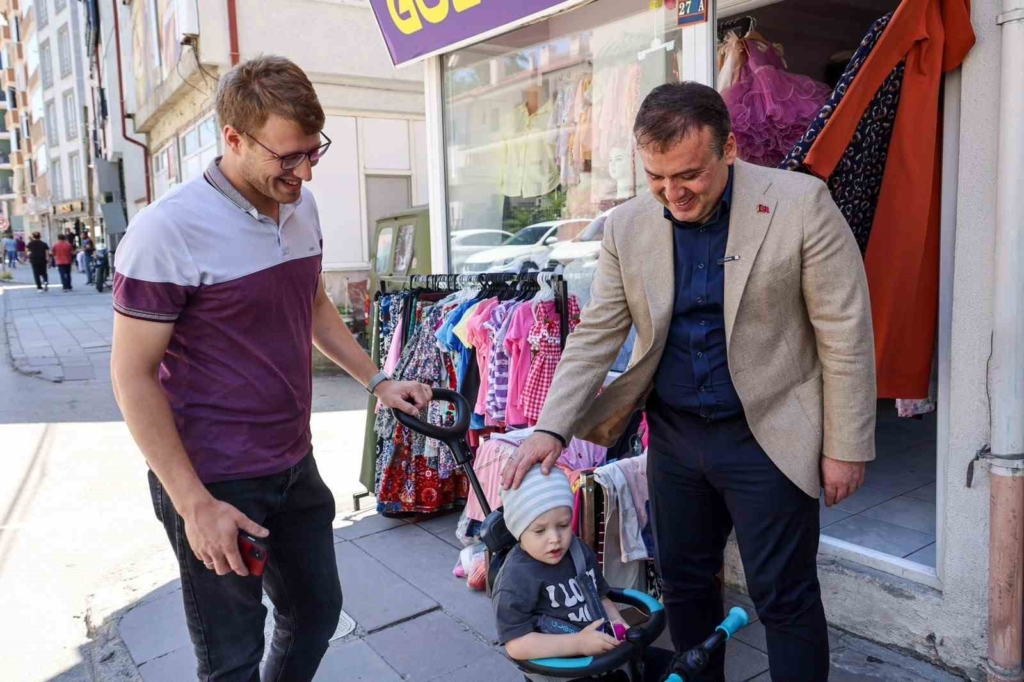Vali Sözer esnaf ve vatandaşla bir araya geldi