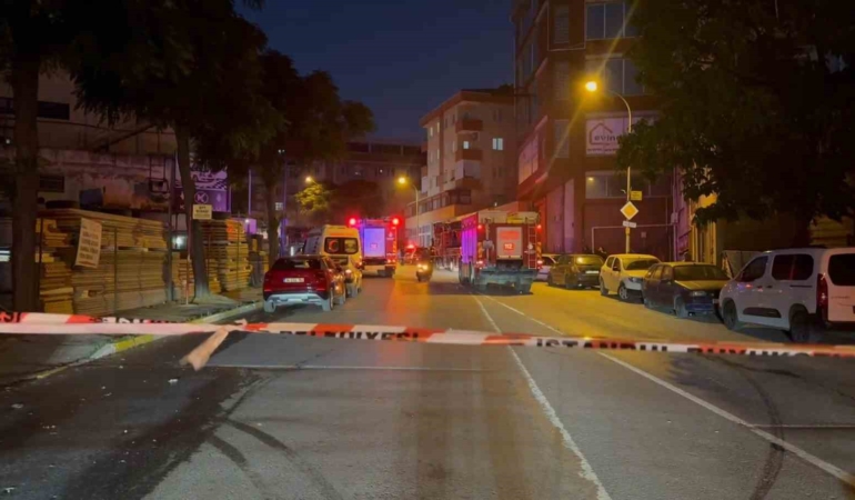 Pendik’te deterjan üretim yapan fabrikada çıkan yangın söndürüldü