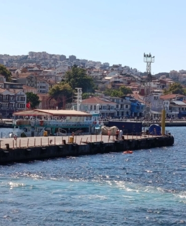 Şişme botuyla deniz açılan genç panikleyince sürüklenmeye başladı