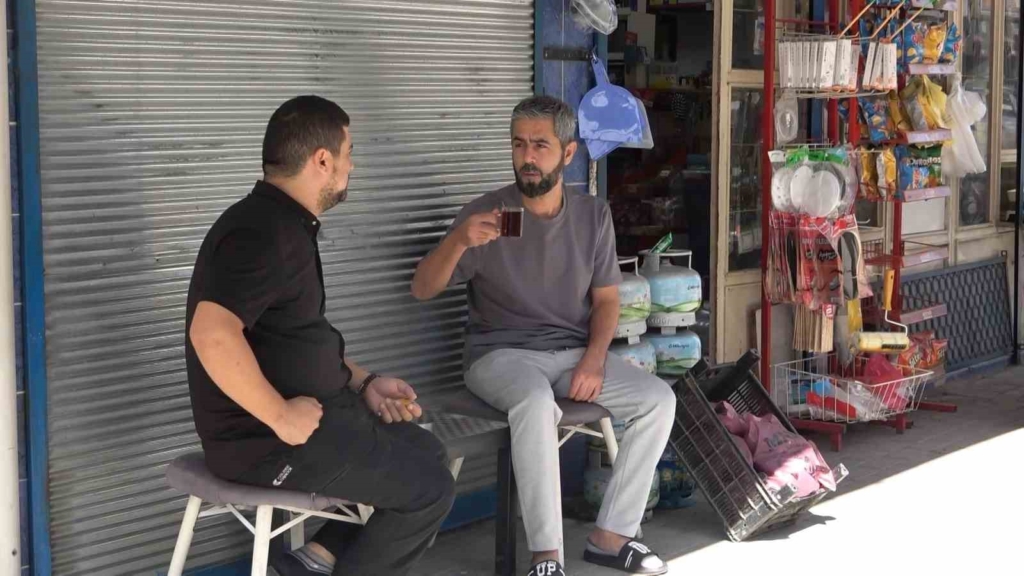 Kamyonetin altında kalan 4 yaşındaki çocuk emekleyerek çıktı