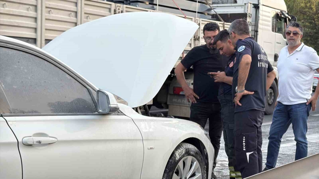 Sanayiden 10 dakika önce aldığı otomobili yandı