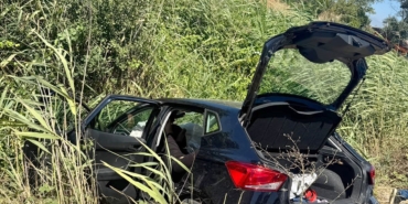 Karacabey’de otomobil sulama kanalına devrildi: 6 yaralı
