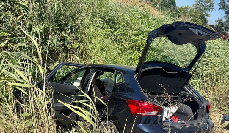 Karacabey’de otomobil sulama kanalına devrildi: 6 yaralı