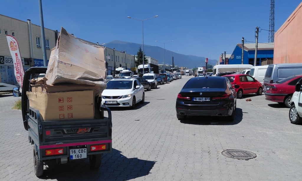 Otomobil ile geri dönüşüm aracının karıştığı kazada 1 kişi yaralandı