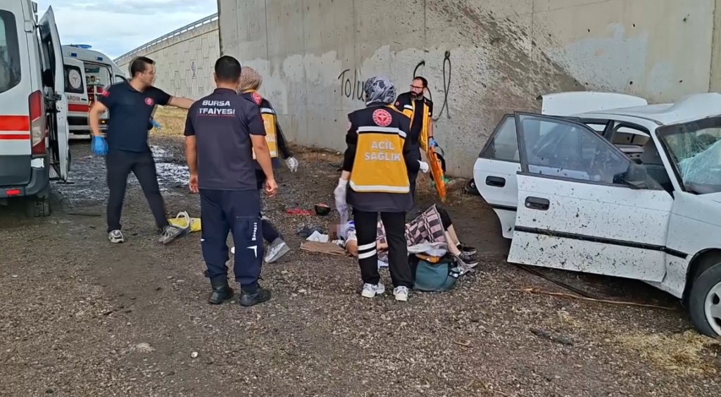 Bursa’da köprülü kavşakta feci kaza: 3 ölü, 2 ağır yaralı