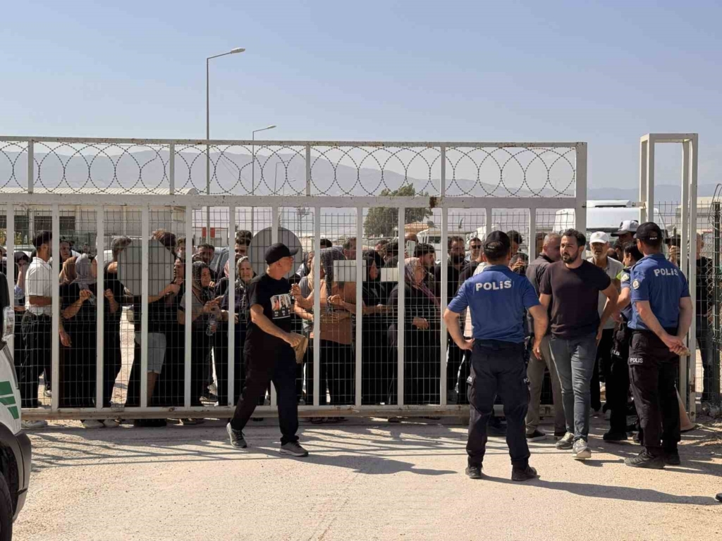 Suudi Arabistan’da yangında ölen 4 Hataylı memleketlerinde toprağa verildi