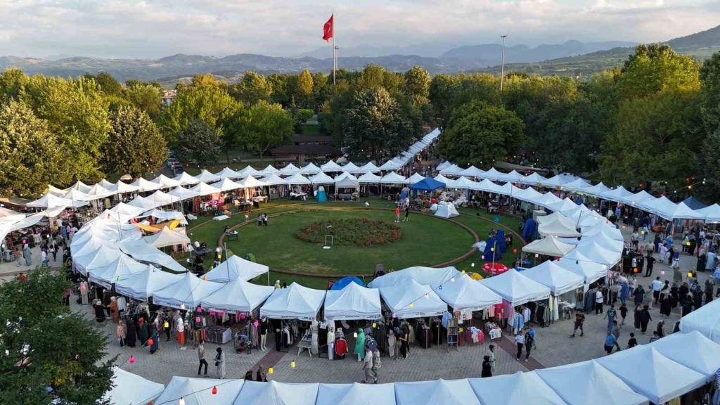 Hanımeli alışveriş şenliği tüm coşkusuyla devam ediyor