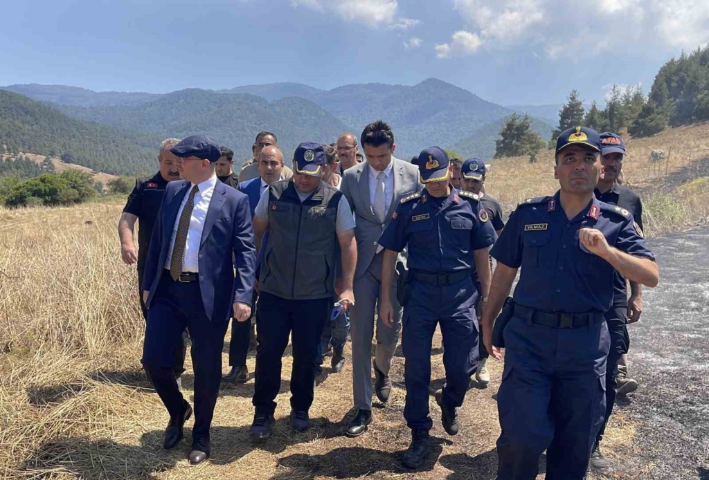 Osmaniye’de çalılık alanda başlayan yangın ormana sıçradı