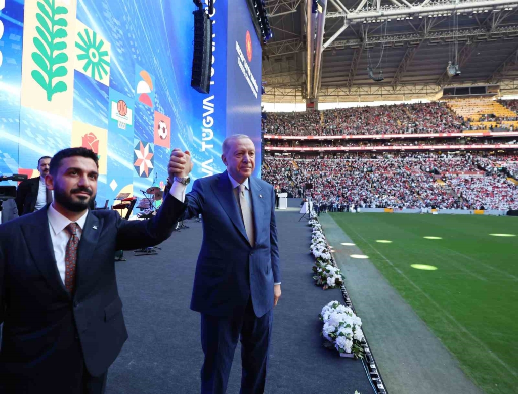 Cumhurbaşkanı Erdoğan: "Gençlerimizin en iyi şekilde yetişmeniz için tüm gücümüzle çalışıyoruz"