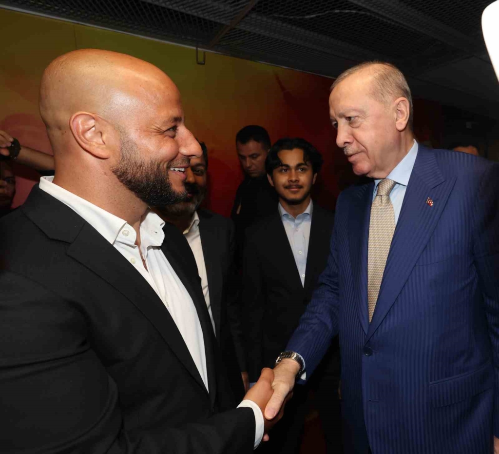 Cumhurbaşkanı Erdoğan: "Gençlerimizin en iyi şekilde yetişmeniz için tüm gücümüzle çalışıyoruz"