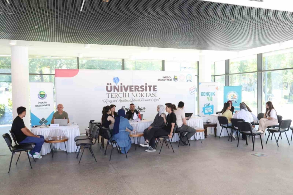 İnegöl Belediyesi tercih sürecinde de öğrencilerin yanında
