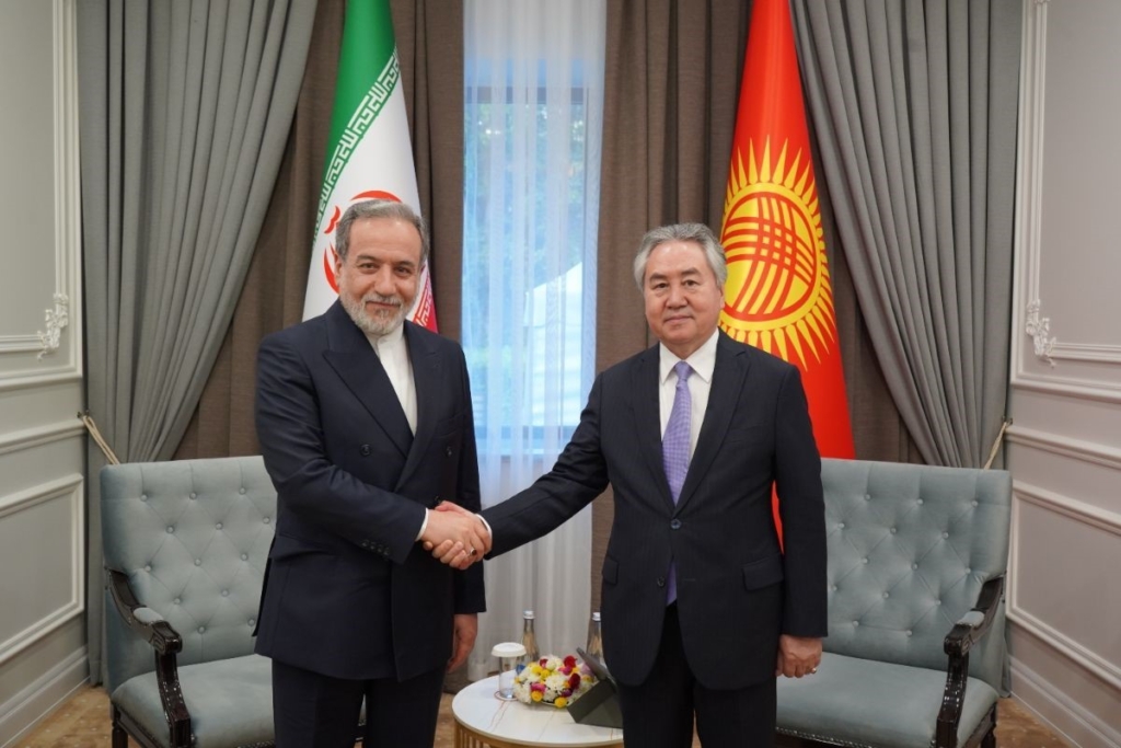 İran Dışişleri Bakanı Arakçi, Kırgızistan Dışişleri Bakanı Kulubayev ile bir araya geldi