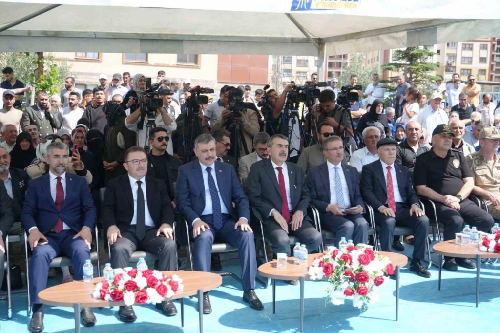 Bakan Çiftçi: "Selçuklu’dan Osmanlı’ya uzanan maarif geleneğimiz medeniyetimizin en güçlü sütunlarından biri hâline gelmiştir"