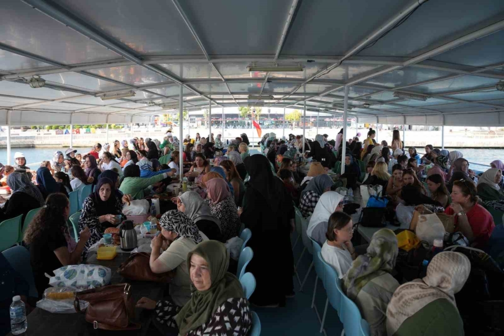 Yıldırımlı kadınlar, mavi turla buluşuyor
