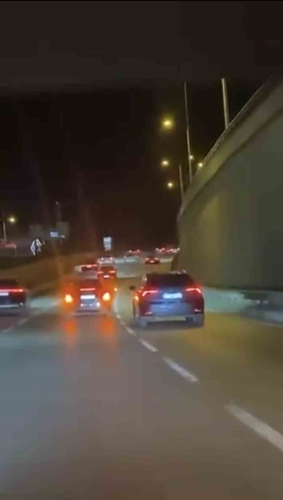 Bursa’da lüks otomobil kazaya karıştı, sürücü kaçtı