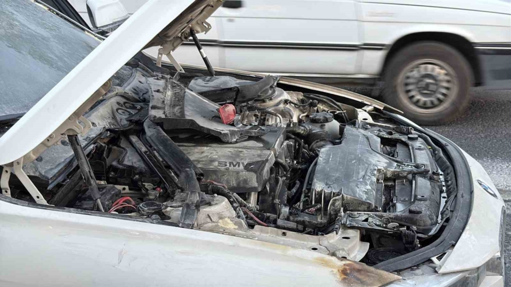 Sanayiden 10 dakika önce aldığı otomobili yandı
