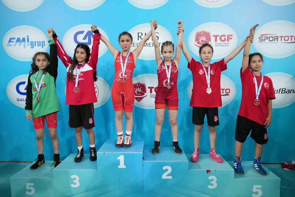 Bilecikli güreşçilerden Türkiye Şampiyonası’nda büyük başarı